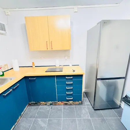 Daire Luxury 2-bed Apartment,office With Built-in Tv King Bed, Private Entrance And Free Parking