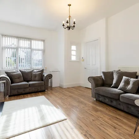 Free Parking, Large House For Contractors & Families, Sleeps 6, 15mins To Centre Apartamento Manchester