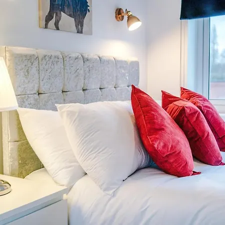 Appartamento Stylish Home, Sleeps 7, Pool Table, Free Parking, Free Wi-fi, Full Kitchen, Perfect For Groups *