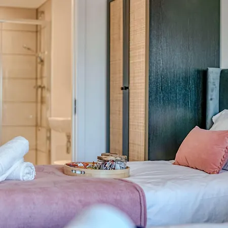 2-br Near Salford Royal - & Town Centre View - 1 Minute To Train & Tram Station - Sleeps 6