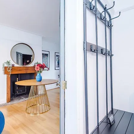 Stylish Home, Sleeps 7, Pool Table, Free Parking, Free Wi-fi, Full Kitchen, Perfect For Groups Appartamento Manchester