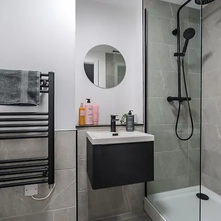 2 Bedroom - Old Trafford - Balcony - Free Parking 公寓