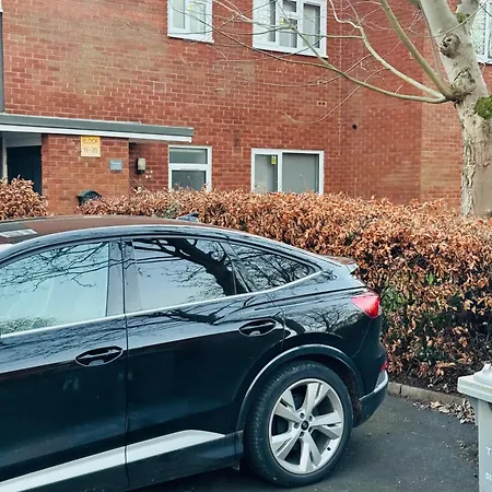 Appartamento Luxury 2-bed Apartment,office With Built-in Tv King Bed, Private Entrance And Free Parking