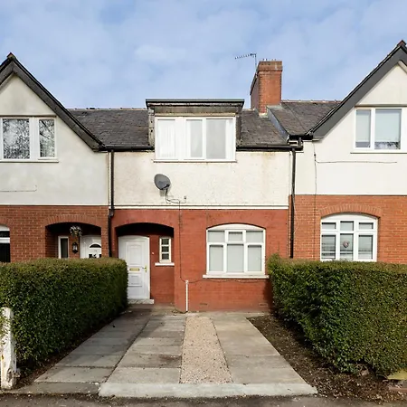 Free Parking, Large House For Contractors & Families, Sleeps 6, 15mins To Centre Appartement