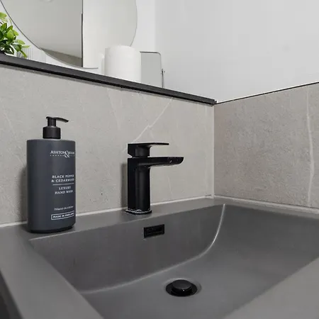 公寓 2 Bedroom - Old Trafford - Balcony - Free Parking 曼彻斯特