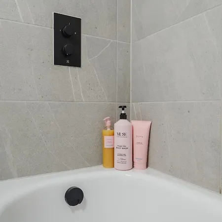 Διαμέρισμα 2 Bedroom - Old Trafford - Balcony - Free Parking *