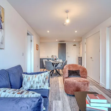 The Trafford Centre - View - Close To Airport - Sleeps 6 * Manchester