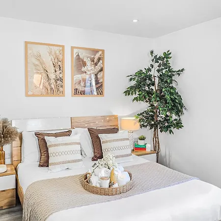 The Cozy Chapter - Spacious Near Centre & Old Trafford Manchester