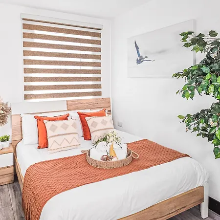 The Cozy Chapter - Spacious Near Centre & Old Trafford