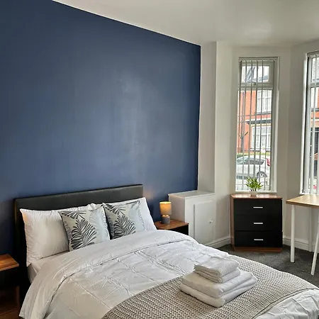 Tatil Evi Daisybank Co-living - Private Self-cater Manchester