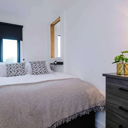 Modern Spacious Sleeps 5 Free High-speed Wi-fi 아파트 맨체스터