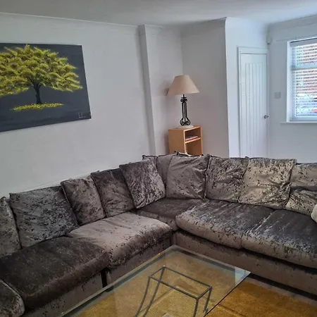 Cosy 2-bed House In Holiday home *