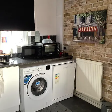 5 Bedrm Hse! Ev! & Nr Citycentre!