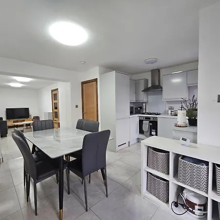 بيت للعطل Near Old Trafford Modern 4br House For 7 Guests *