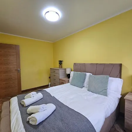 Near Old Trafford Modern 4br House For 7 Guests * مانشستر