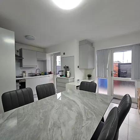 펜션 Near Old Trafford Modern 4br House For 7 Guests