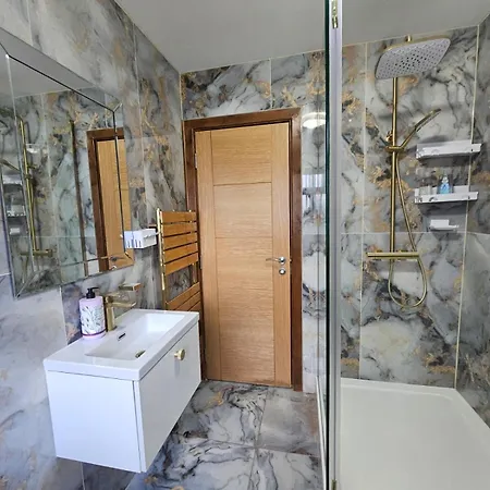 بيت للعطل Near Old Trafford Modern 4br House For 7 Guests مانشستر