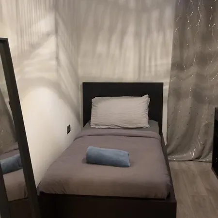 A House Near Etihad And Town Centre Homestay