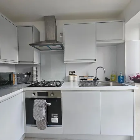 Near Old Trafford Modern 4br House For 7 Guests * 맨체스터