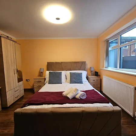 別荘 Spacious 4br Near Old Trafford Sleeps 7! *