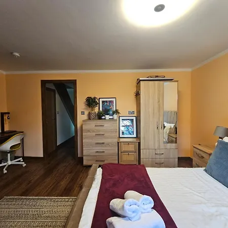 Spacious 4br Near Old Trafford Sleeps 7! 別荘