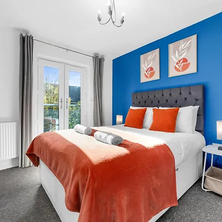 Luxury 4 Bed Home, Garden, Parking, 3 Baths Casa vacanze Manchester
