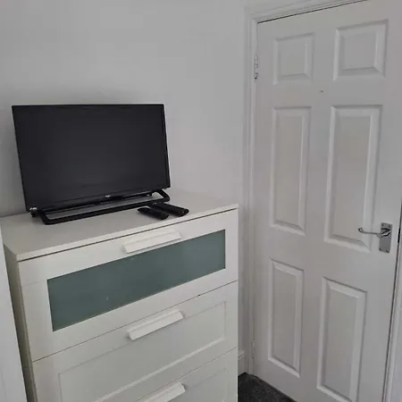 Cosy 2-bed House In Manchester