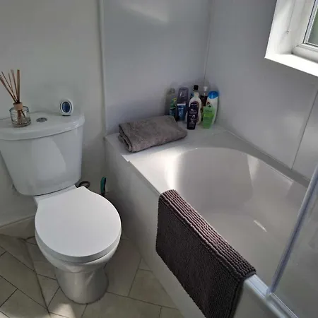 Cosy 2-bed House In *