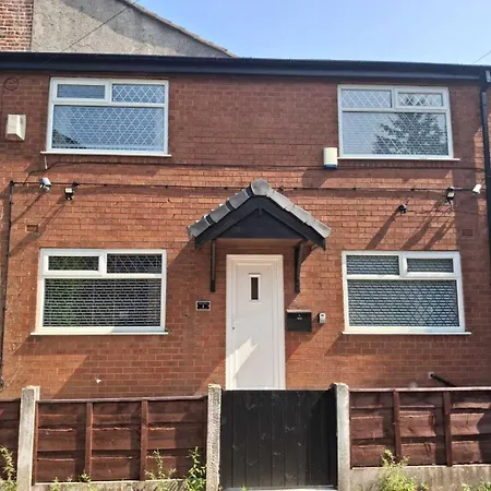 Cosy 2-bed House In Vakantiehuis Manchester