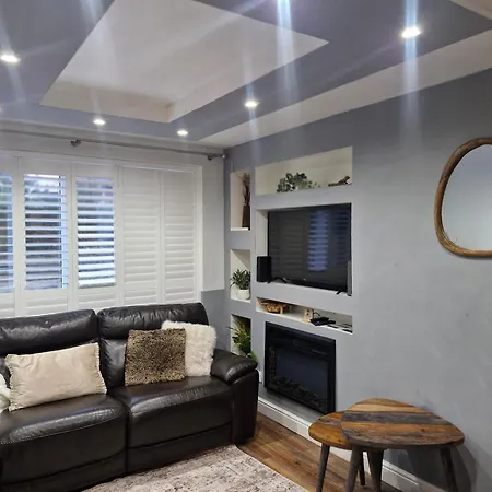 別荘 Sleeps 5 - Free Parking Wifi Near Airport & マンチェスター