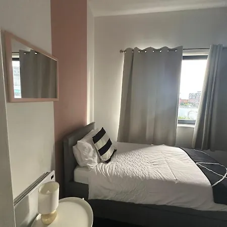 Quay House - Modern In Salford Apartment