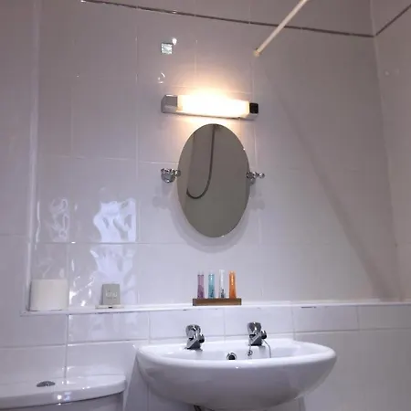 West Lynn Serviced Apartments Spacious & Free Parking