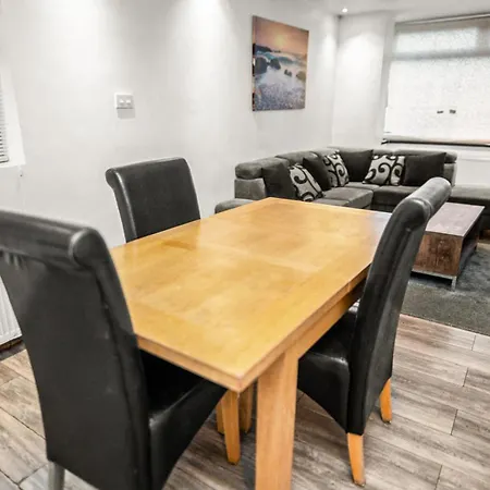 Villa Family-friendly With Free Parking And Workspace