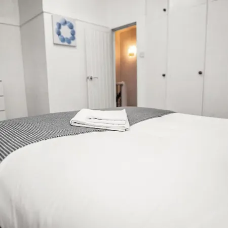 Villa Family-friendly With Free Parking And Workspace