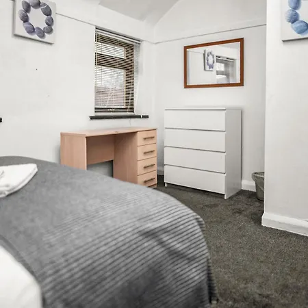 Villa Family-friendly With Free Parking And Workspace
