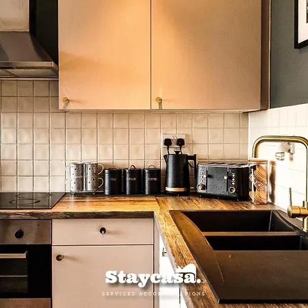 Modern Centre Stunning 18th Floor View *