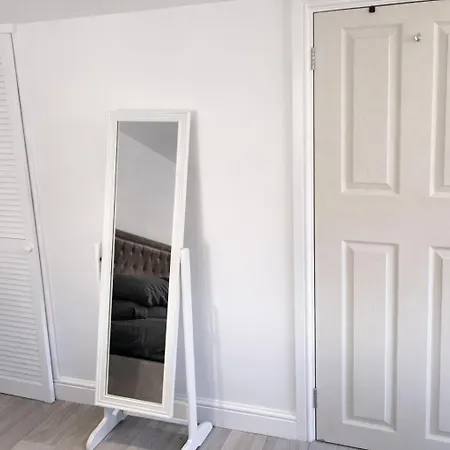 Pensión Modern With Private Entrance