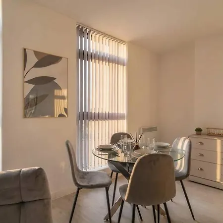 Modern In Salford Great Views Mánchester