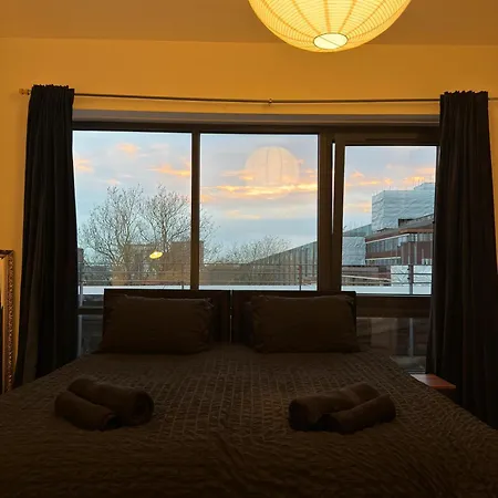 Luxury Penthouse Skyline Views *