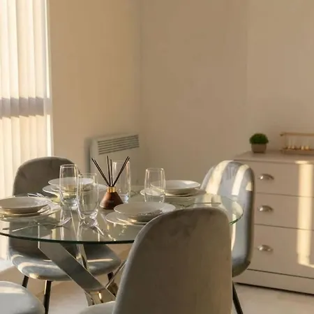 Modern In Salford Great Views *