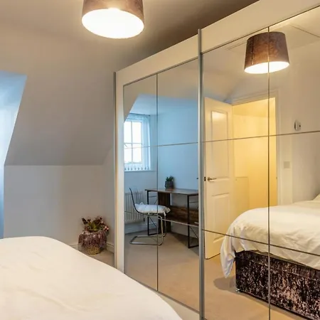 Family-friendly 4-bedroom House In Moston With Parking And Garden * Mánchester