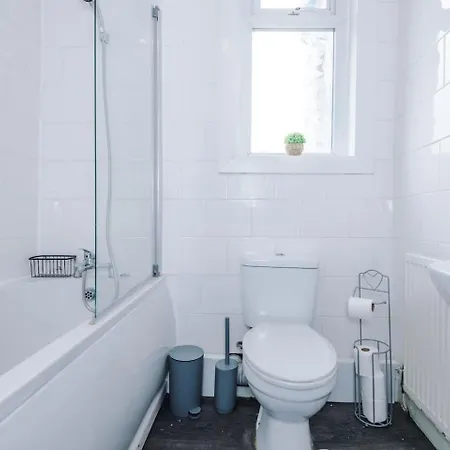 Fun & Spacious 3Bed L Pool Table & Pingpong Table Casa vacanze *