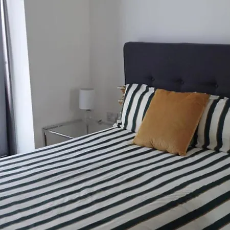 1 Bed Sleeps 2 - Wifi & Tv * Manchester
