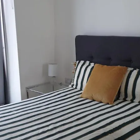 1 Bed Sleeps 2 - Wifi & Tv * Manchester