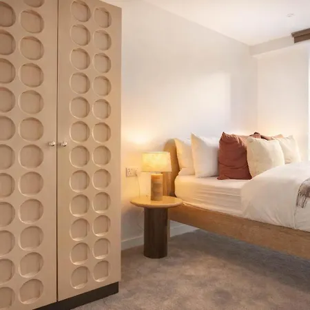 Alabaster By Casacity * Manchester