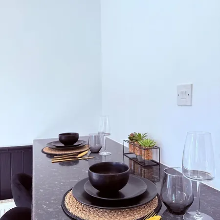 House In Mvs Snug Urban Hideaway
