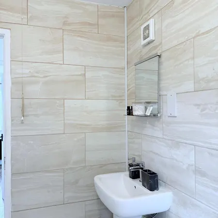 House In Mvs Snug Urban Hideaway *