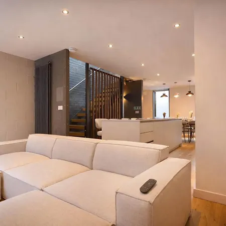 Luxury Townhouse 4br I Roof Terrace I Free Parking