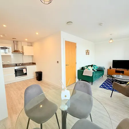 2br Duplex In Salford Mcr Sleeps4 Videos In Photos