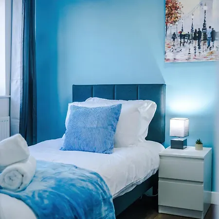 New Spacious House, Pool Table, Driveway Parking And Ps4